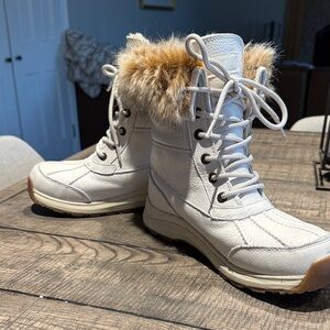 UGG Women's Winter White Boots with Fur Trim. LIKE NEW!